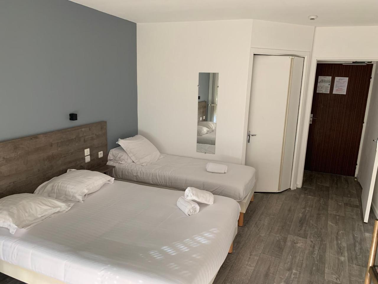 Hotel Au Relais Des Lilas Parthenay Exterior photo